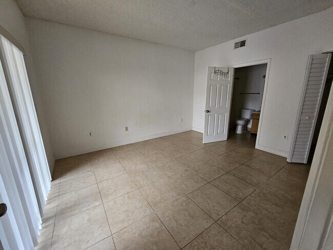 Foto del edificio - 2550 SW 18th Terrace