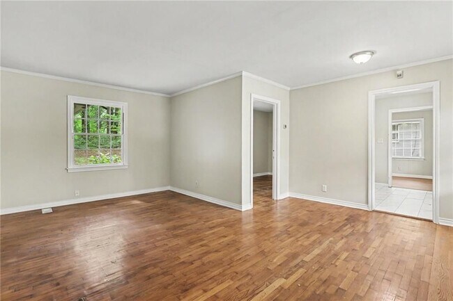 Foto del edificio - 3743 Poplar Dr