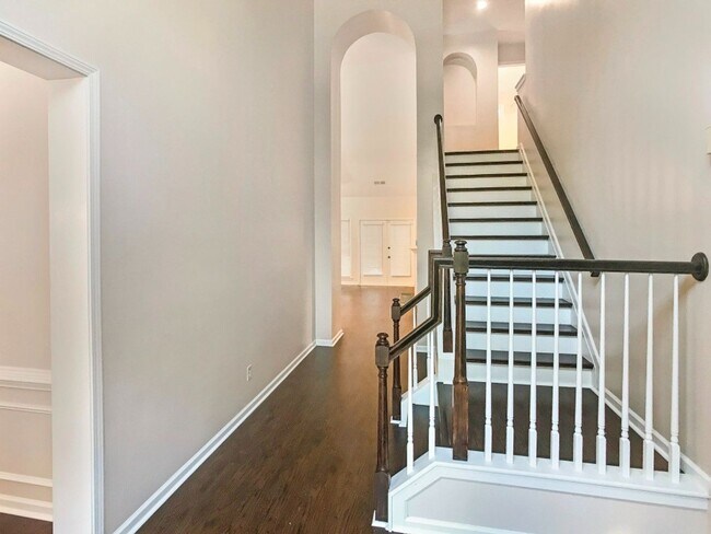 Building Photo - East Cobb 3BR / 2.5BA - Walton HS - Master...
