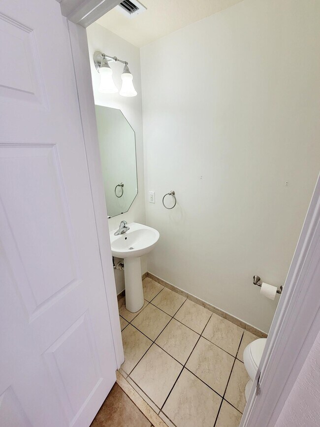 Foto del edificio - 4790 Preserve St