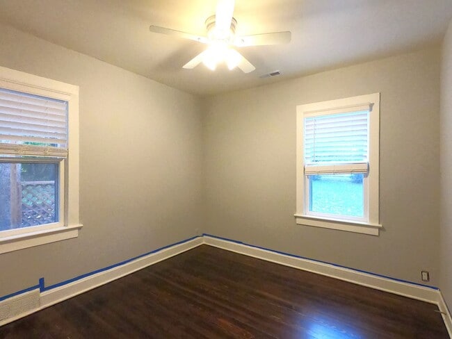 Building Photo - SEE IT NOW: Charming and beautifully updated bungalow in the heart of Kansas City!