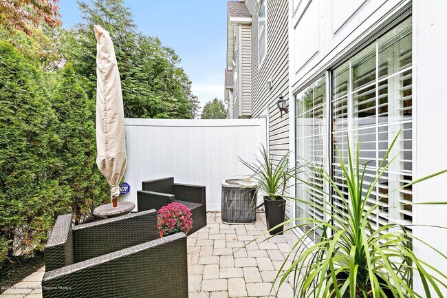 Foto del edificio - 49 Richmond Ct