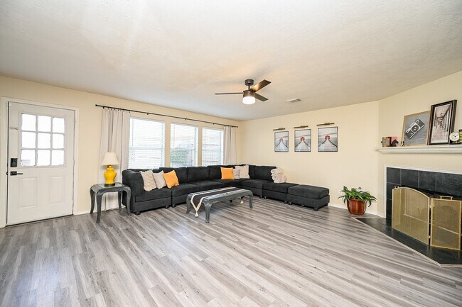 Foto del edificio - 12122 Lucky Meadow Dr