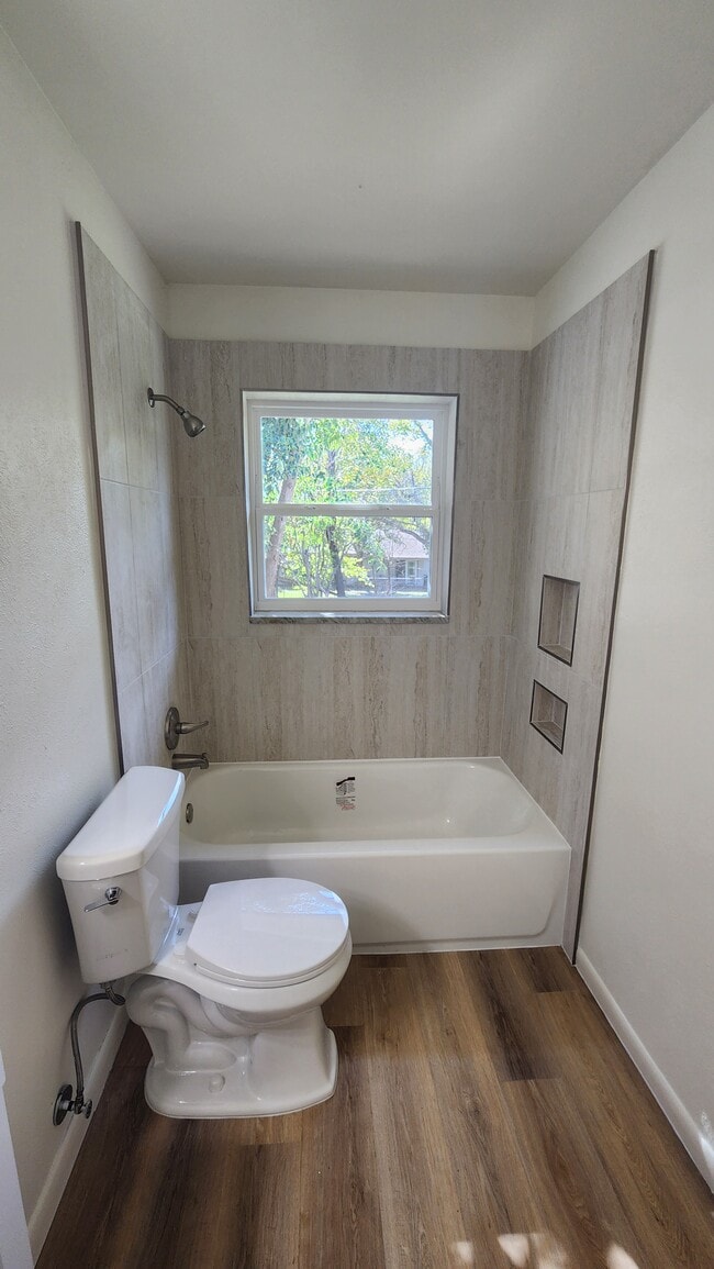 Remodeled Guest Bath w/ New Tub/Shower - 7009 Overhill Rd