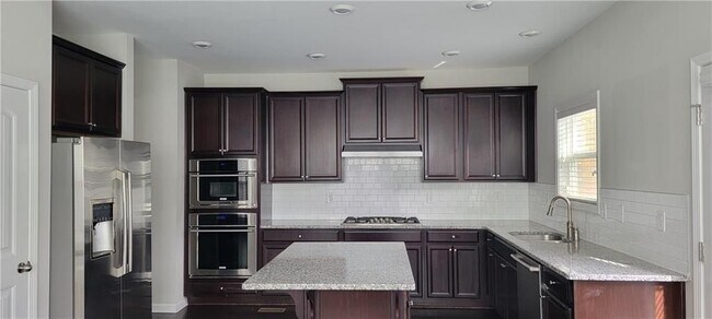 Foto del edificio - 596 Sunset Park Dr