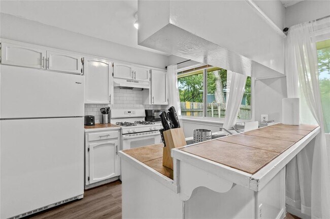 Foto del edificio - 6208 Thurgood Ave