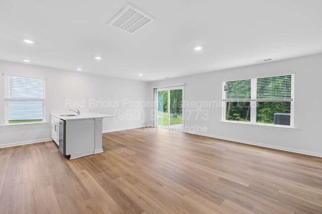 Building Photo - 5150 Hyrule Dr