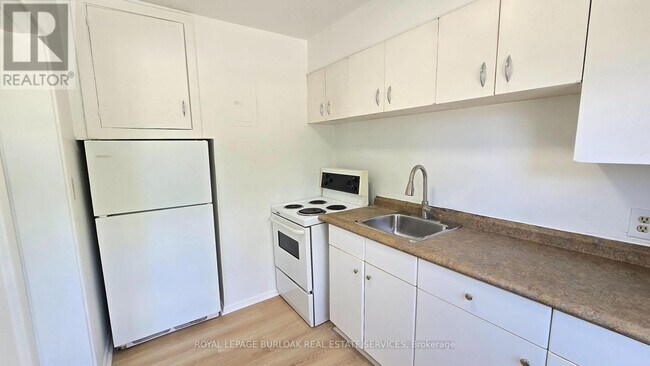 Building Photo - 849 Brant St