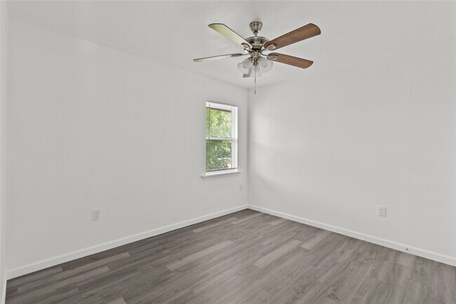 Building Photo - 316 20th St