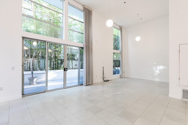 Foto del edificio - 13326 Beach Ave