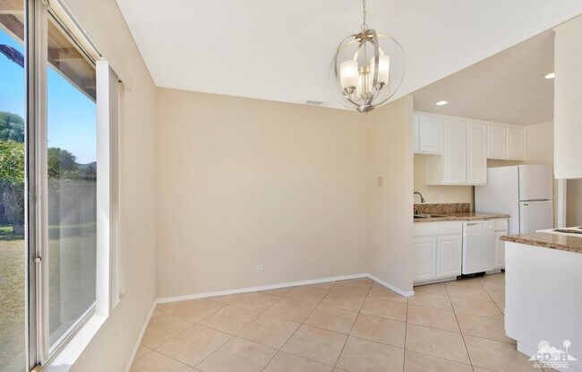 Foto del edificio - Central Palm Desert Home (3b/2b)