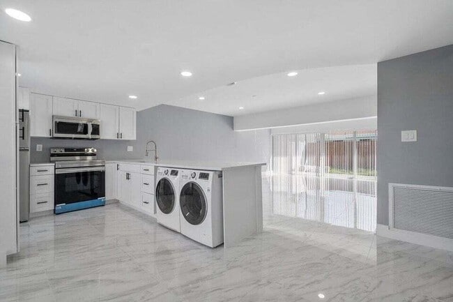 Foto del edificio - 708 NE 23rd Ave