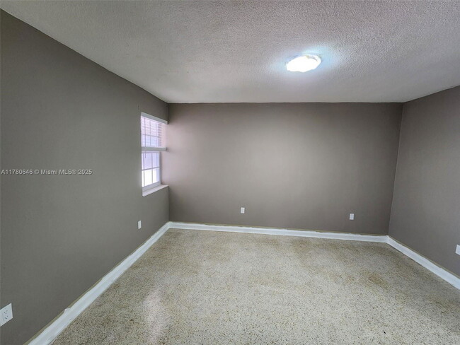 Foto del edificio - 2763 SW 32nd Ave