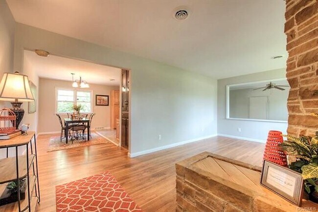 Foto del edificio - Spacious and Updated Home In Mechanicsville