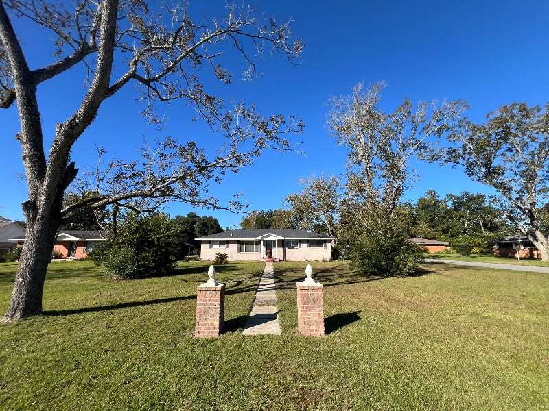 Foto principal - 625 E Myrtle Ave