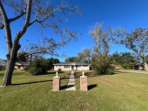 Building Photo - 625 E Myrtle Ave