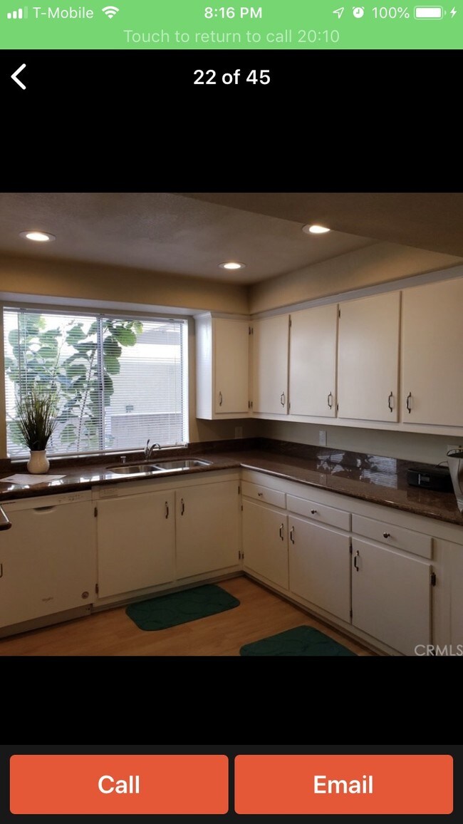 Foto del edificio - 611 W Broadway