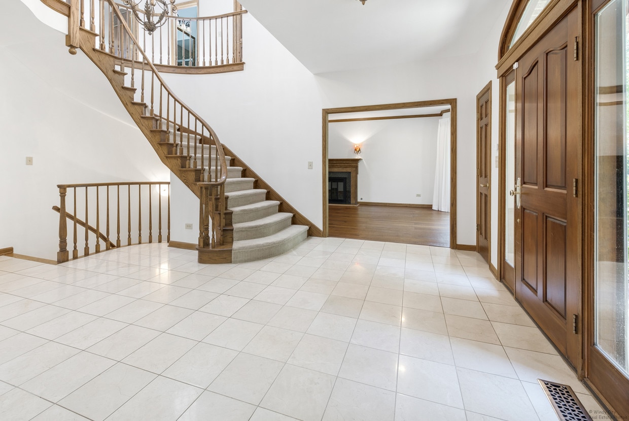 7 Oak Lake Dr, Barrington, IL 60010 House for Rent in Barrington, IL