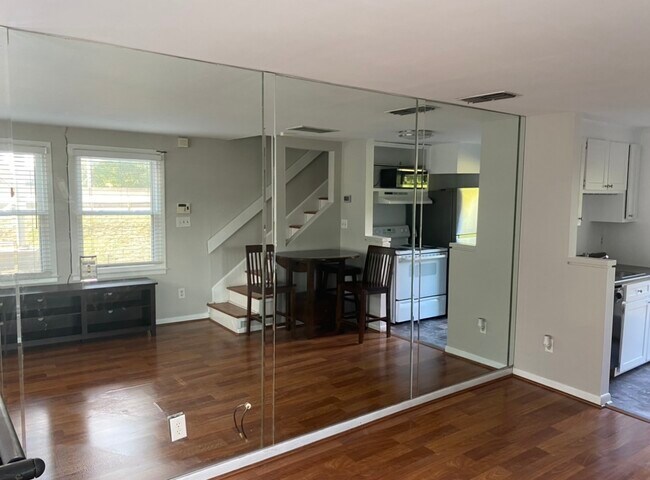 Foto del edificio - 721 N Poplar St