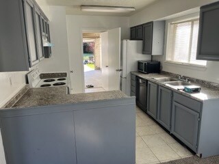 Foto del edificio - 16938 Nicole Ln