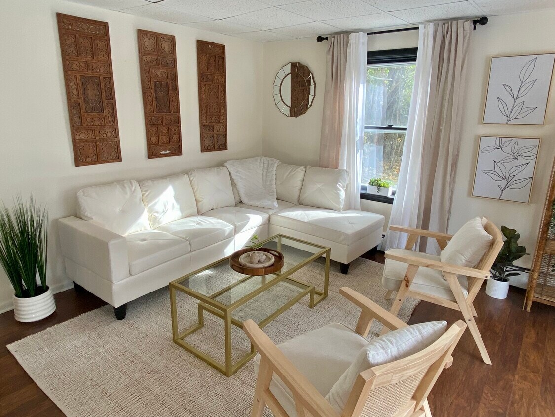 Foto principal - 1022 Cayuga Heights Rd