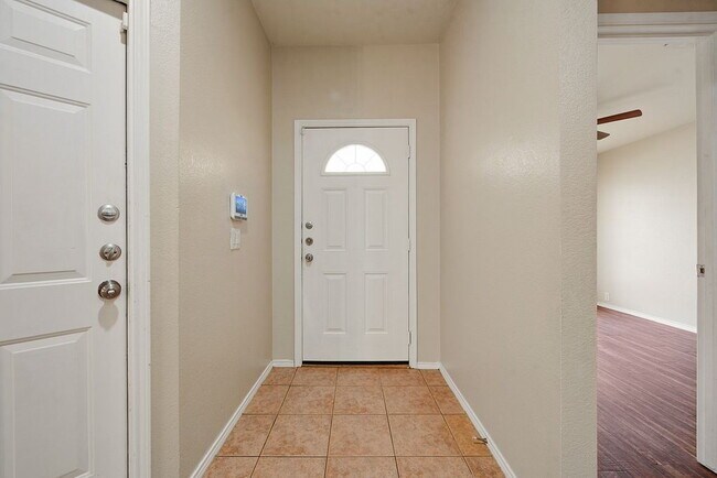 Foto del edificio - 8420 Silverbell Ln