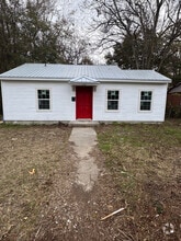 Building Photo - 113 Sanford St