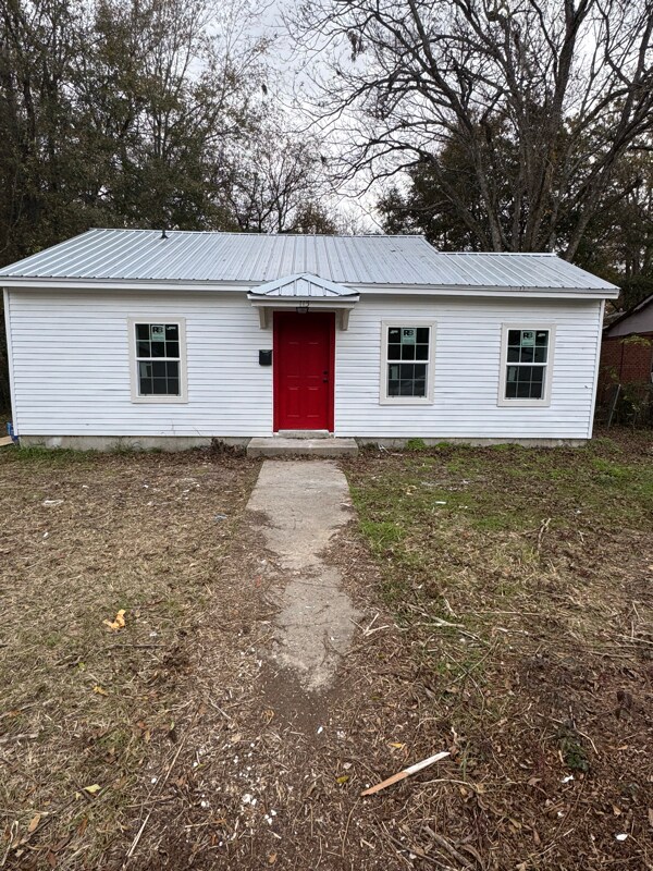 Primary Photo - 113 Sanford St