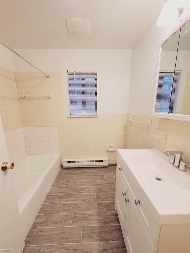 Building Photo - 1 br, 1 bath Condo - 76 Columbus Pl Unit 2