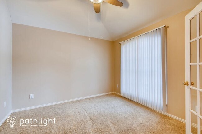 Foto del edificio - 3909 Diamond Ridge Dr