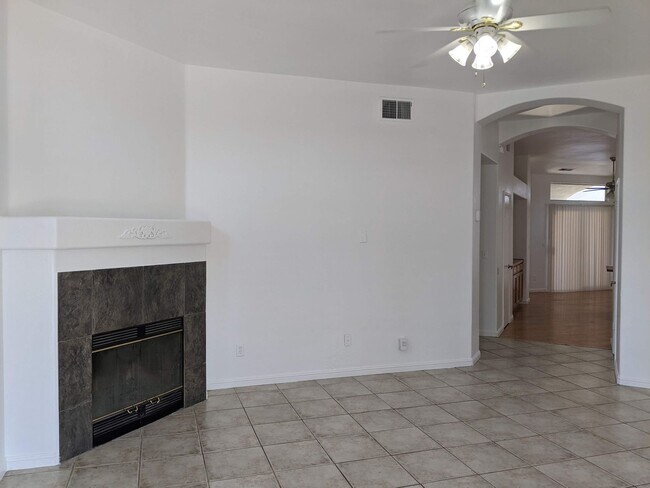 Foto del edificio - NW home offering plenty of amenities, clos...