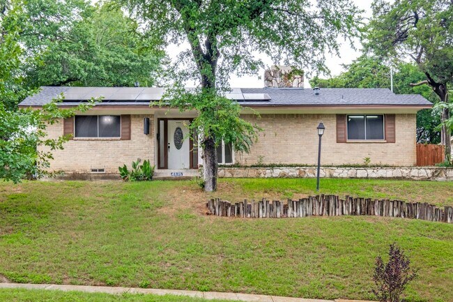 Foto del edificio - 4315 Woodstock Dr
