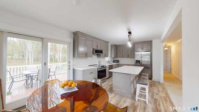 Foto del edificio - 29 Deer Ridge Rd