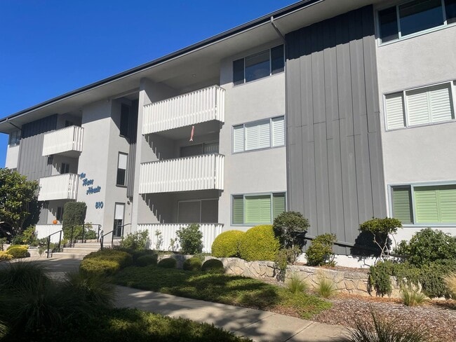 Building Photo - 2 Bedroom Downtown Condo in PG!