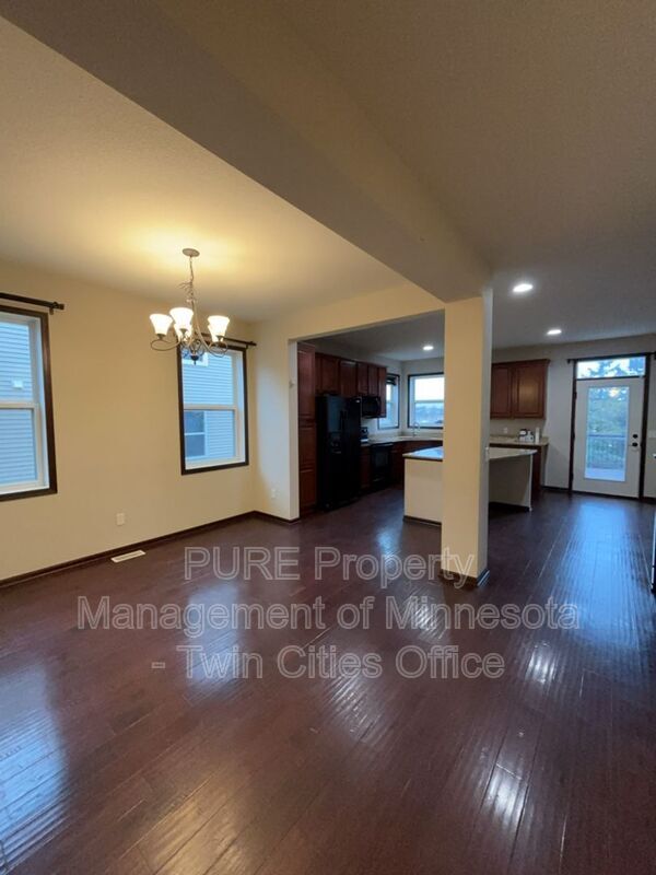 Foto del edificio - 1704 Basswood Ct
