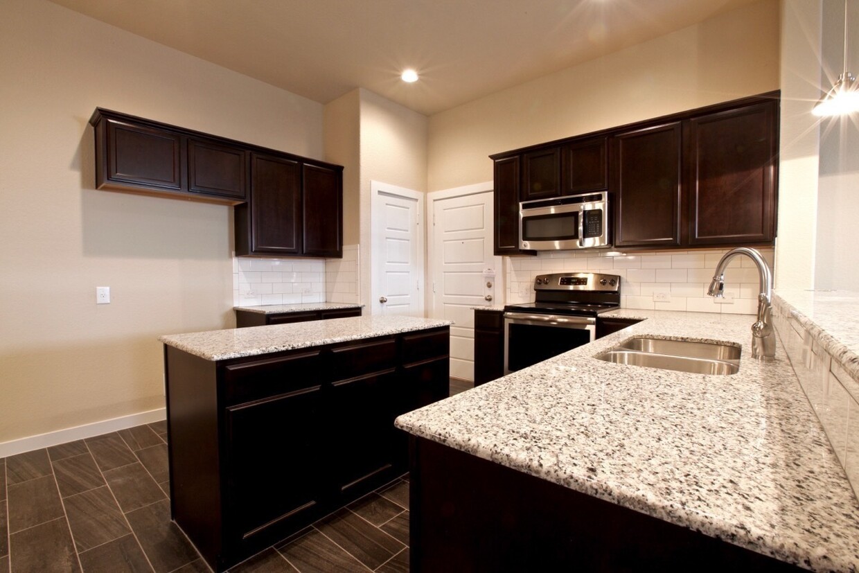 Building Photo - LUXURY 2 STORY DUPLEX LOCATED IN MIDLOTHIA...