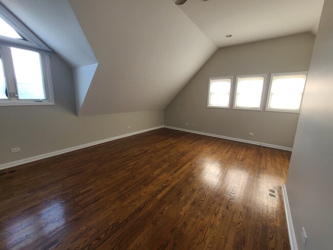 Master Bedroom - 1315 N Bosworth Ave