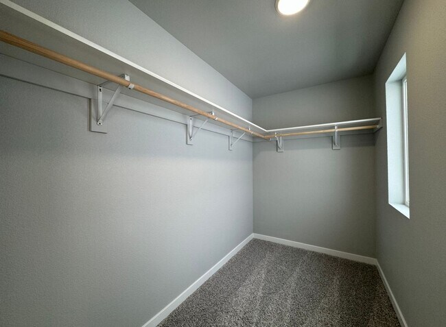 Building Photo - Stylish Townhome in Lincoln – Move-In Ready!