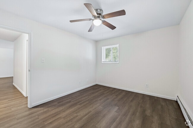 2BR, 1BA - 800SF - Primary Bedroom - 3619 Clarion Avenue