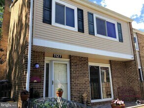 Building Photo - 1127 Thackary Ct