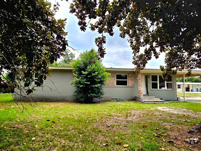 Building Photo - 404 Puckett Rd