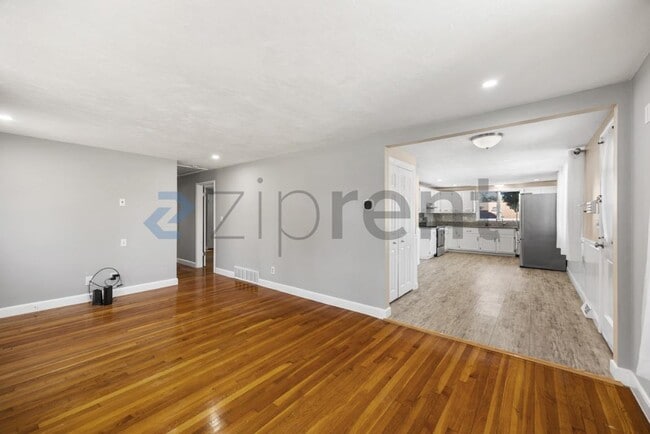 Building Photo - Unit