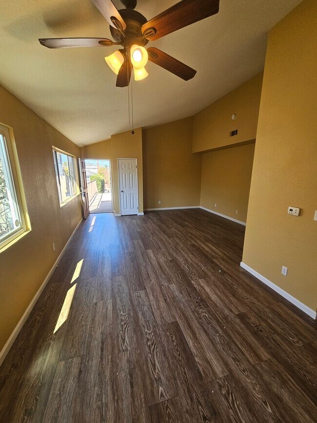 Foto del edificio - 12th St Omid