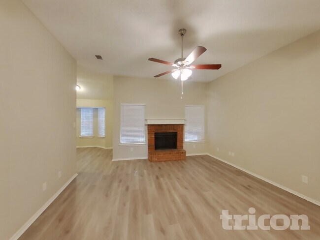 Foto del edificio - 1704 Fern Dr