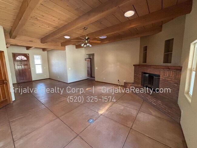 Foto del edificio - Huge Retreat Style Property for Rent in Central Tucson (Ft Lowell/Campbell)