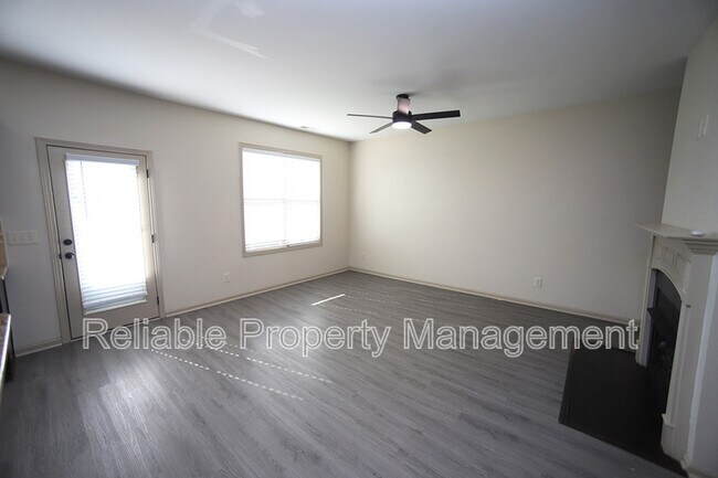 Foto del edificio - 198 Balboa Pkwy