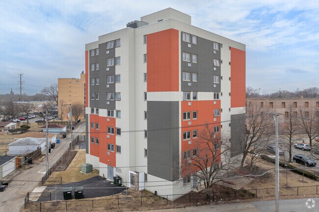 Building Photo - Berry Manor