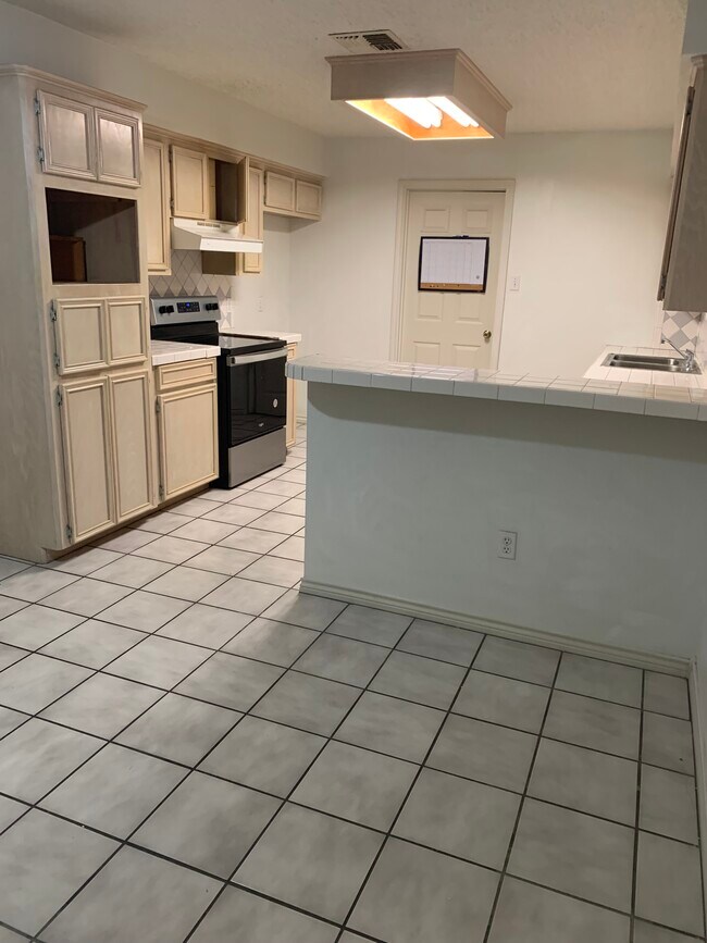 Foto del edificio - 4534 Silver Hollow Dr