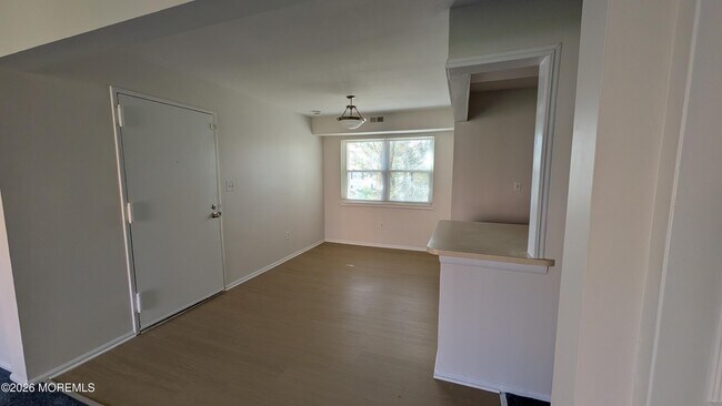 Foto del edificio - 230 Sawmill Rd