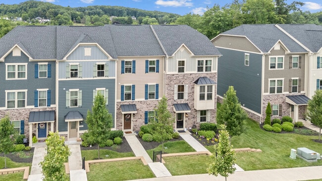 Building Photo - 483 Fairmont Dr